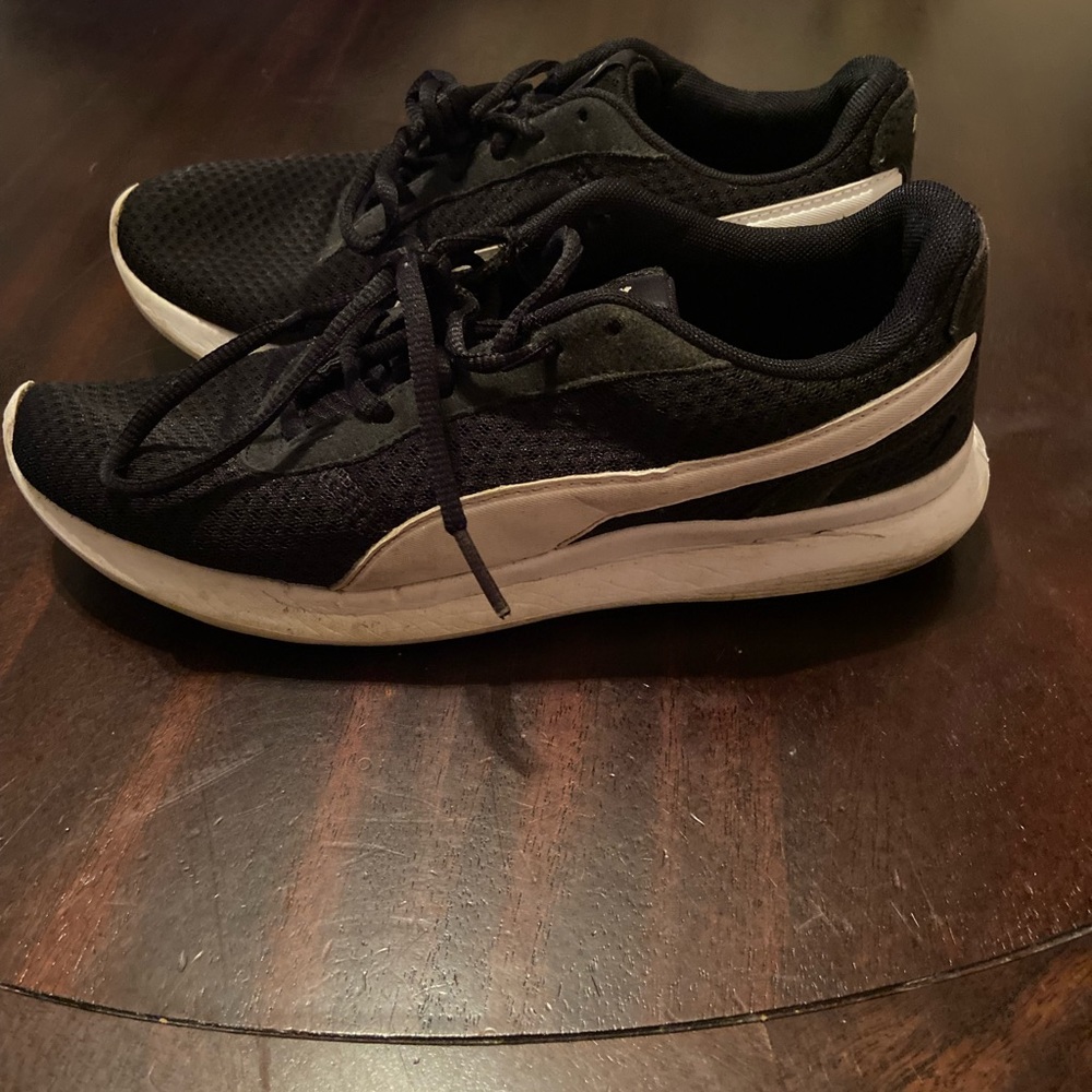 Puma youth size 4.5 tennis shoes.